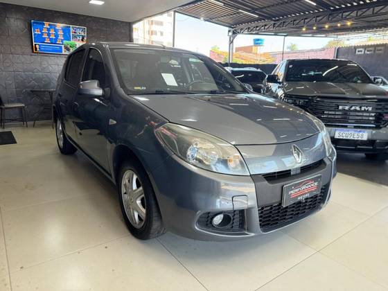RENAULT SANDERO 1.0 EXPRESSION 16V FLEX 4P MANUAL RENAULT SANDERO 1.0 EXPRESSION 16V FLEX 4P MANUAL
